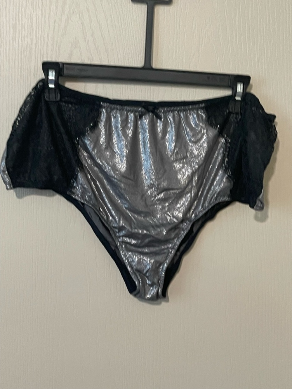 Cacique Metallic Silver and Black Lace Bustier Bra & matching panties - Picture 5 of 8